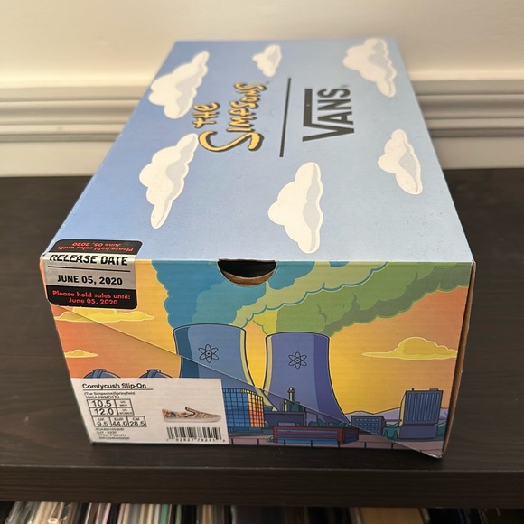 Simpsons x Vans ComfyCush Slip-ons Brand New with tag in box size 10.5 - Picture 2 of 9